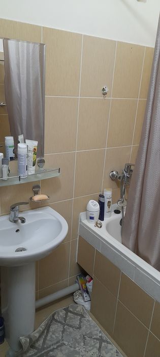 Сотилади
3-хонали 3этаж 
плошад 57кв сергили янгихает тумани 3А
+998 9