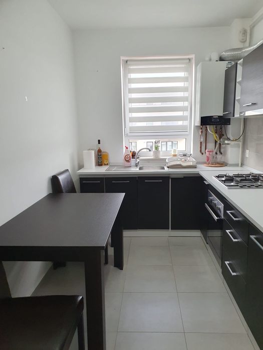 Mobilă bucătărie completă + electrocasnice incluse – stare foarte bună