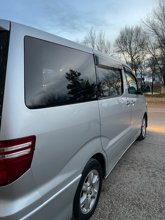 Автомашина Тойота Алфард