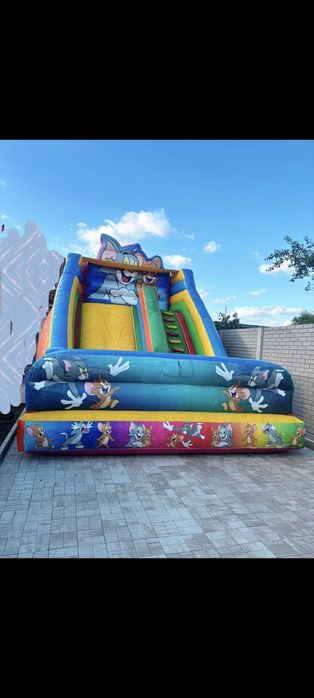 Vând tobogan gonflabil mare 7/5m