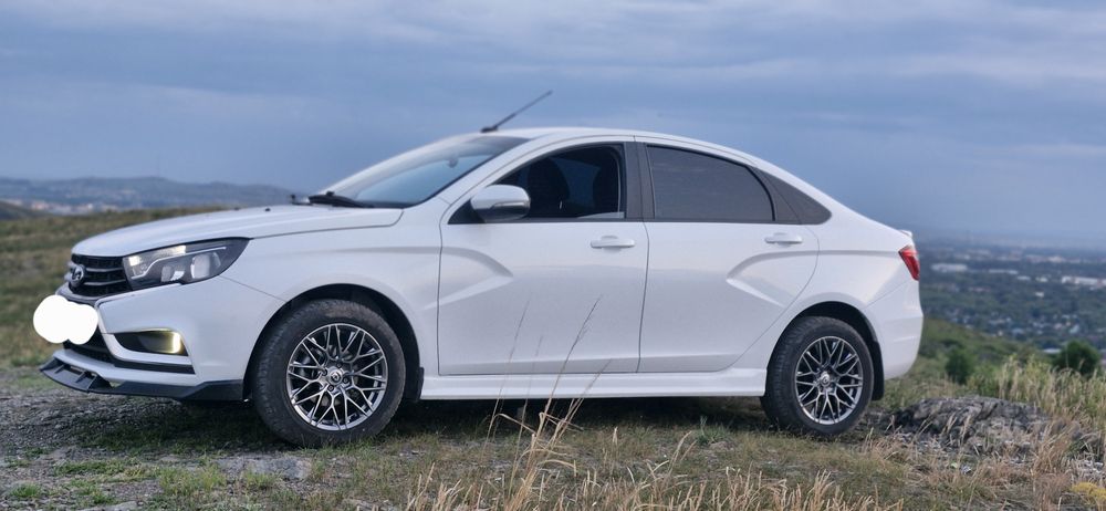 Автомобиль Lada vesta