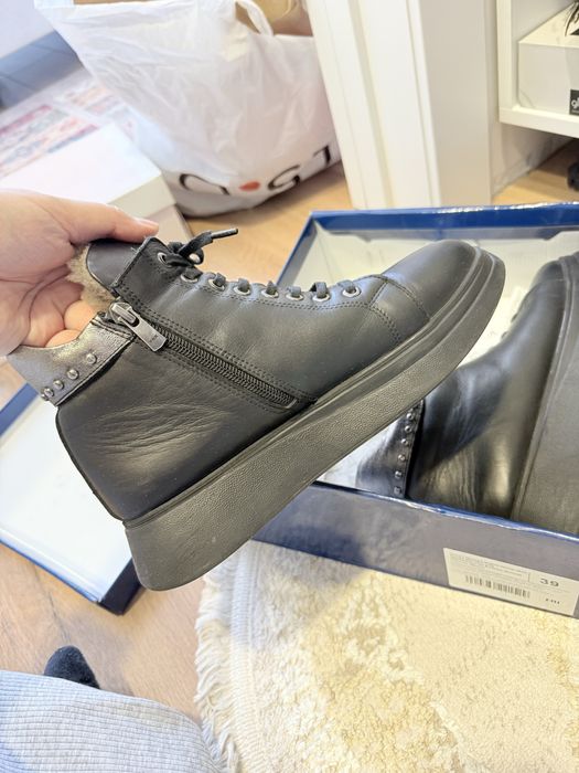 Продам Ботинки зима