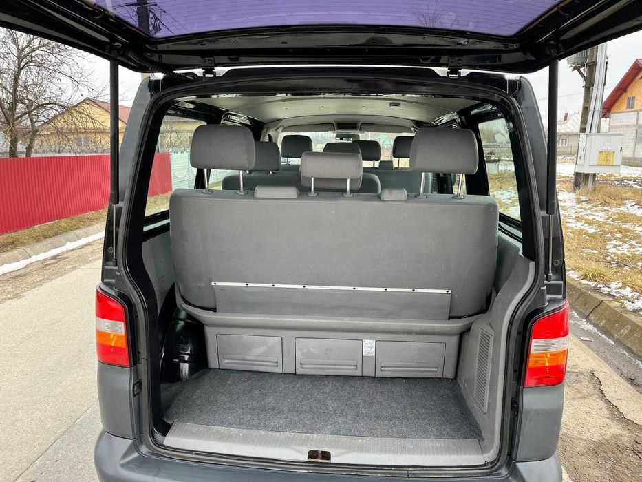Vand Volkswagen Transporter T5 cu 8+1 persone an 2009.07 import germania