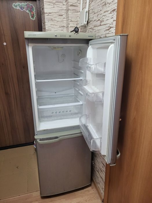 Продам 2 холодильника Samsung