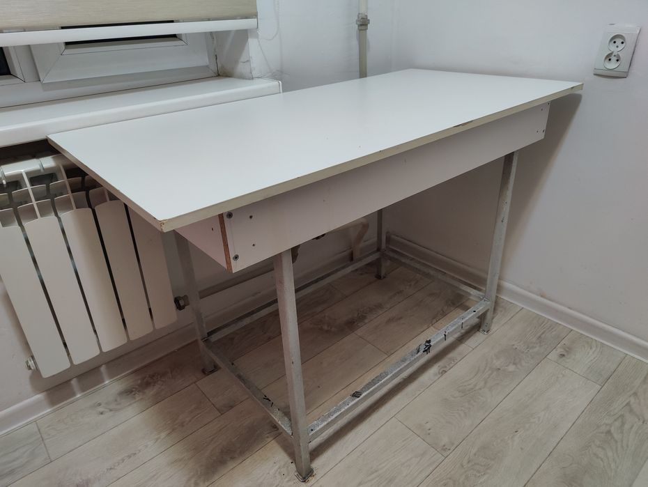 Продам кухонный стол