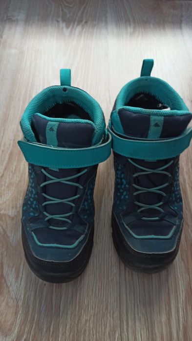 Продавам непромокаеми обувки Декатлон 33 номер