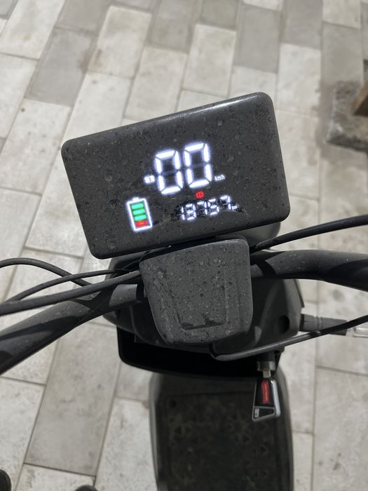 Електроний скутер харошим состайани