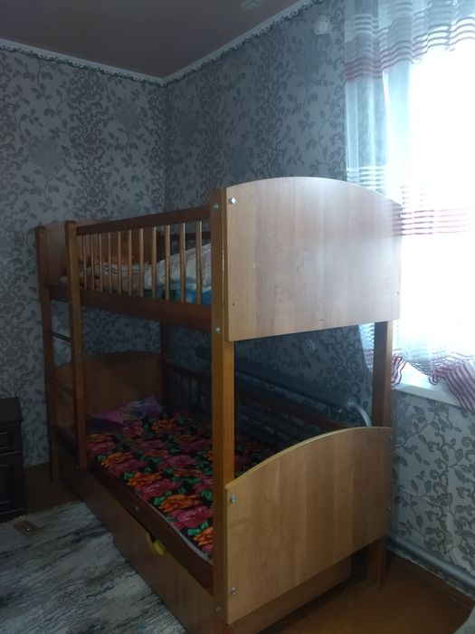 Двухярусная кровать из дерево