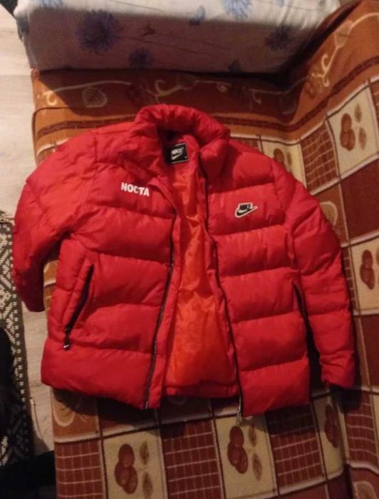 Vând Geacă Nike nocta