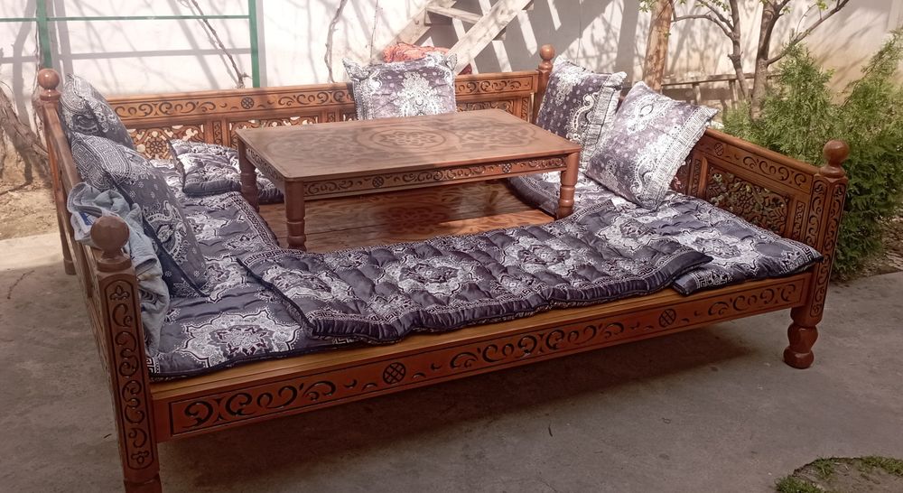 Хар хил турдаги тапчанларимиз бор кимга кераг булса