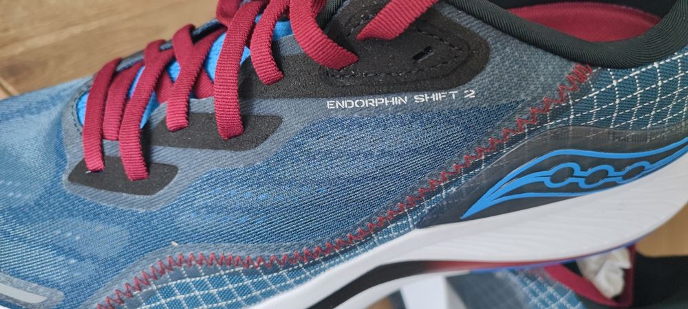 нови SAUCONY endorphin shift 2 стелка :29см..