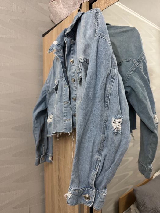 Късо дамско дънково яке