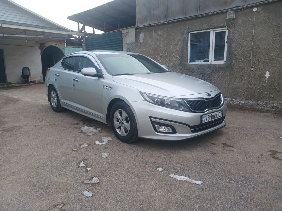 Продам срочно автомобиль кия ка5 2014г