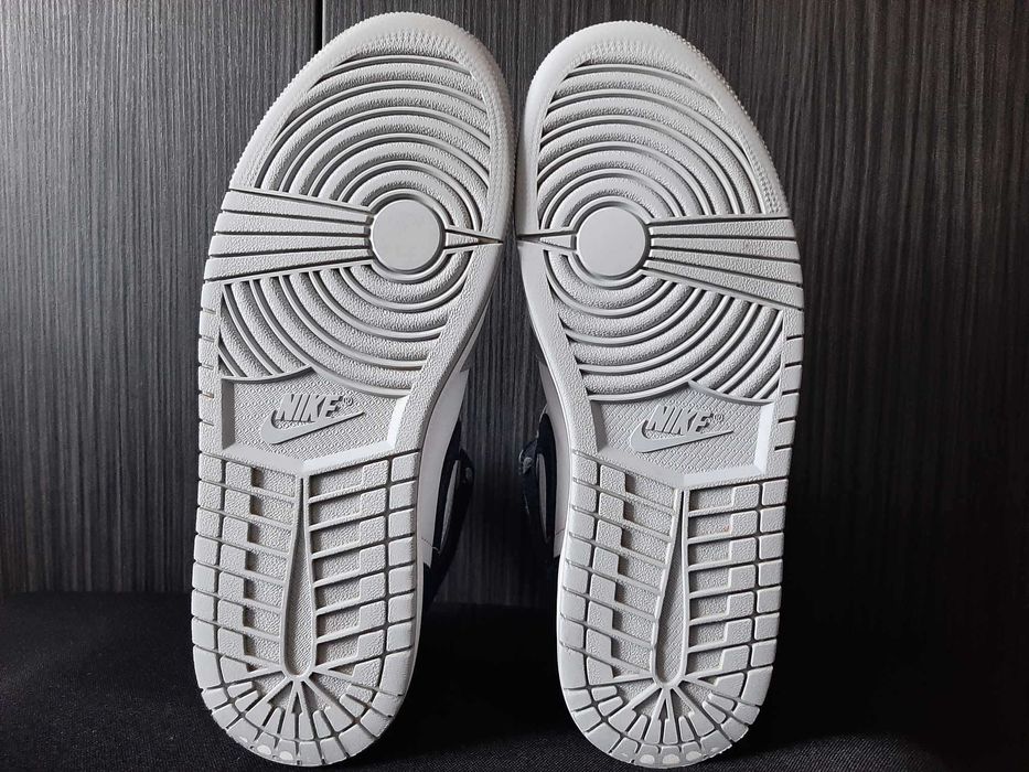 Air Jordan 1 Mid Wolf Grey Midnight Navy