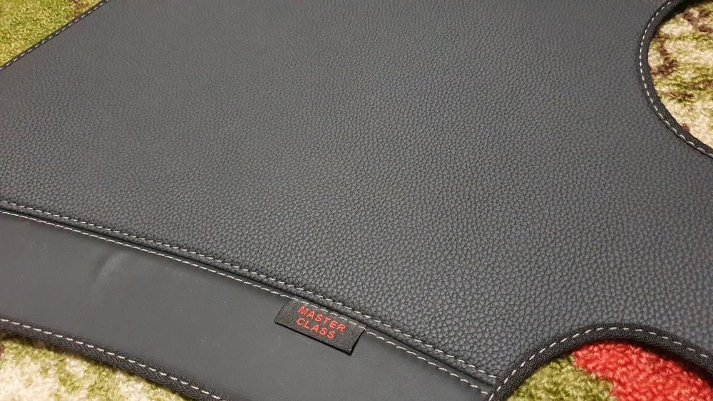 Накидка на приборную панель экокожа Spark