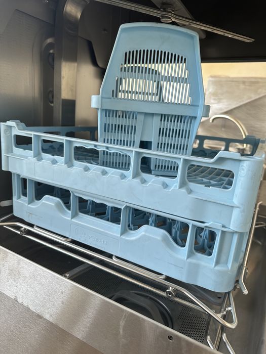 Промышленная посудомойка HOBART