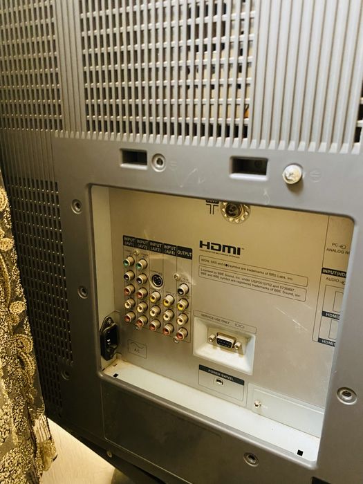 подскавка с телевизором