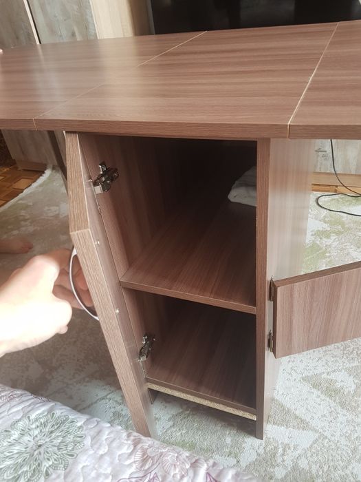 Продам стол с полками