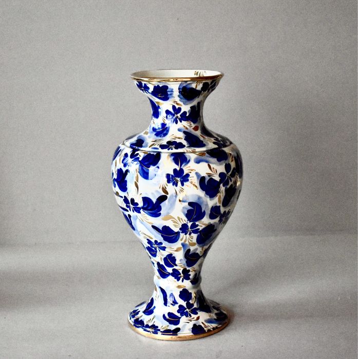 Продавам винтидж порцеланова ваза