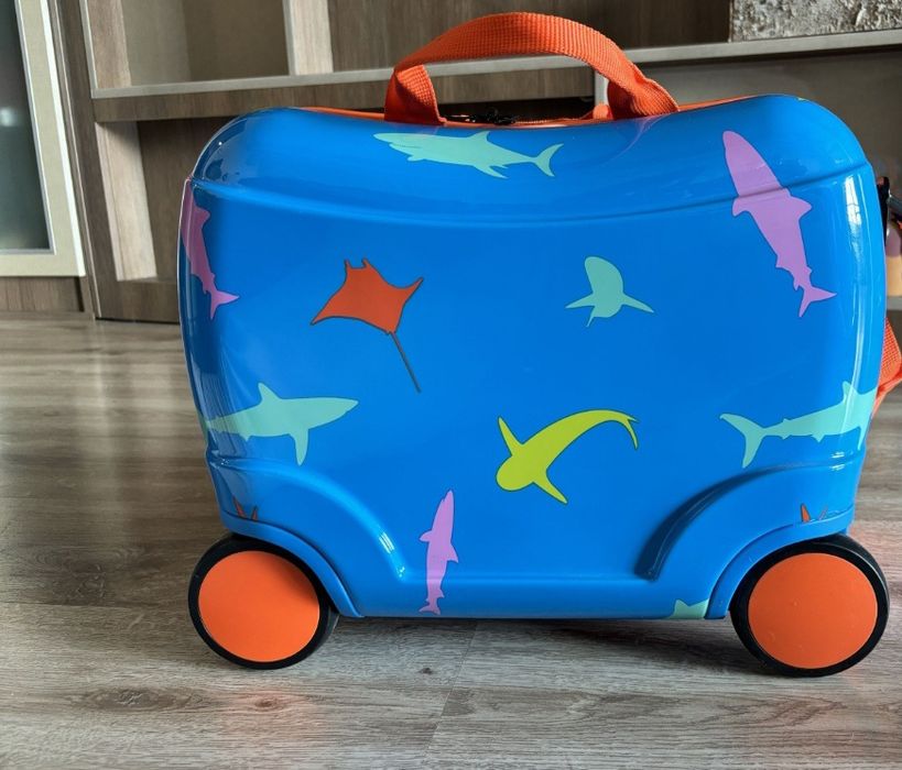 Нов детски куфар Umbro