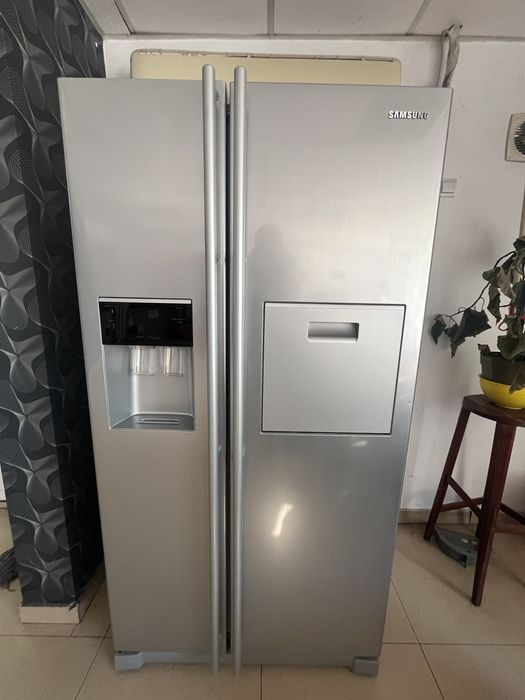 Frigider Samsung Side by Side