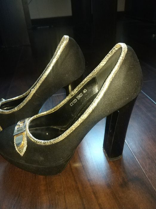 Продам черные/золотые туфли