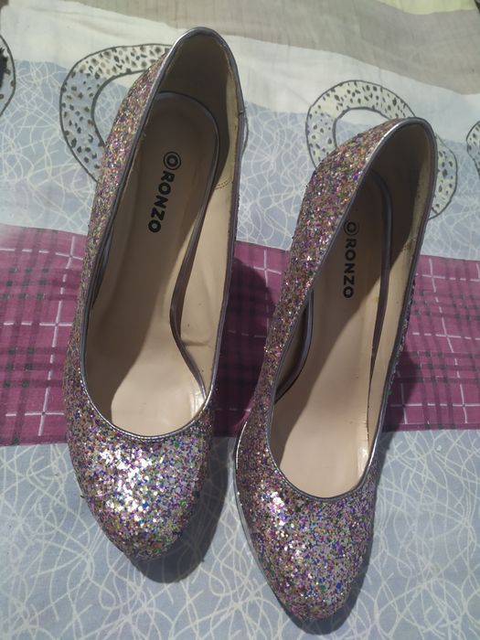 СРОЧНО Продаются туфли с блёстками (Россия) срочно