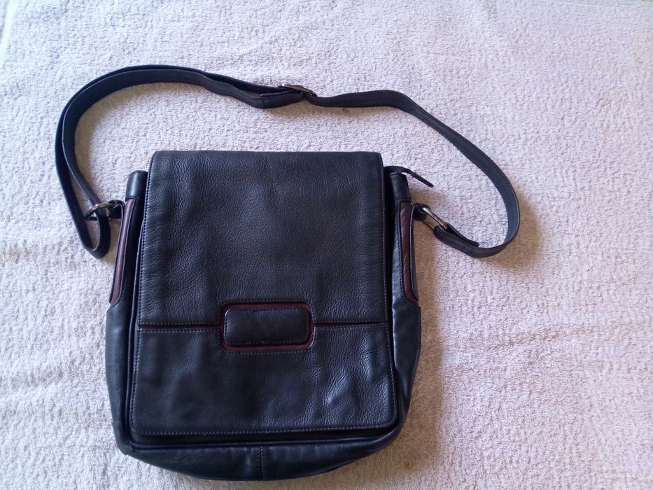 Продам кожаные сумки.