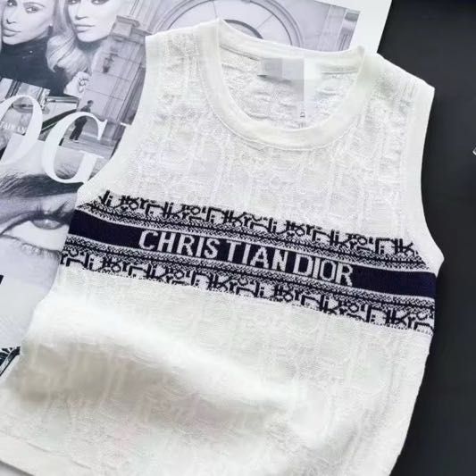 Топ по модел на Dior