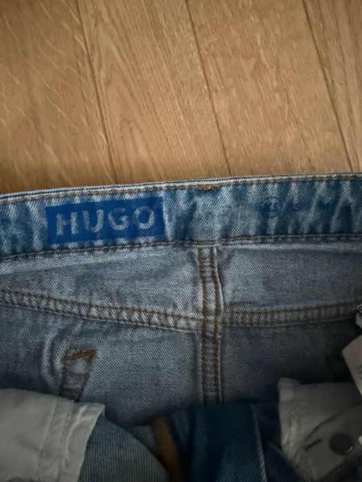 Пола на Hugo деним