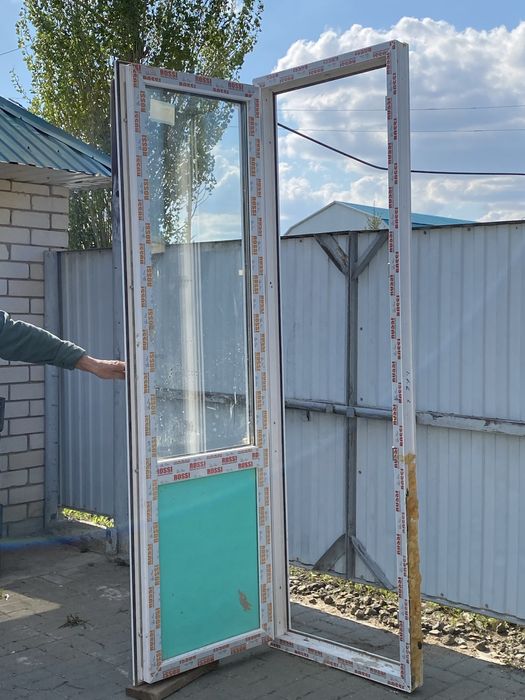 Продам балконную дверь