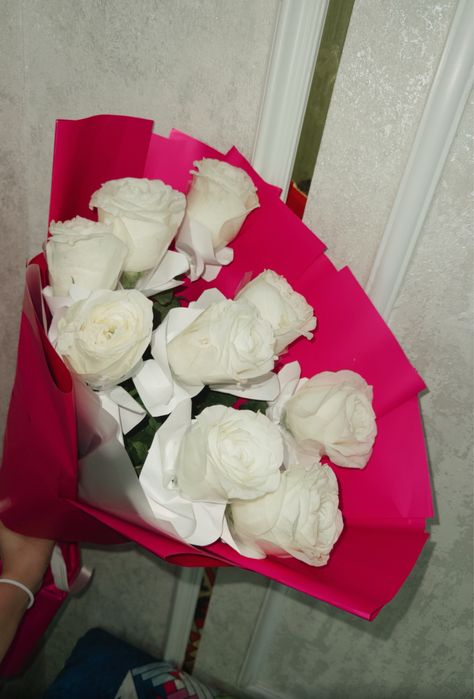 Ақ раушан гүлдер