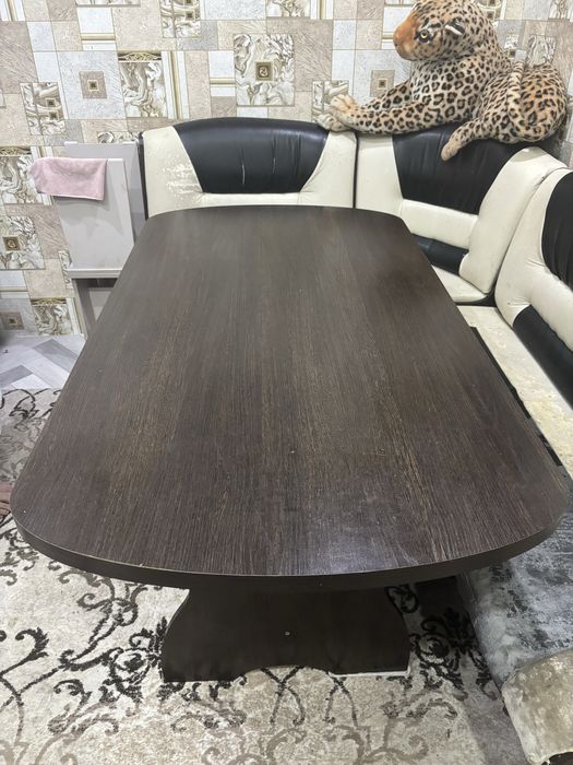 Продам угловой диван стол