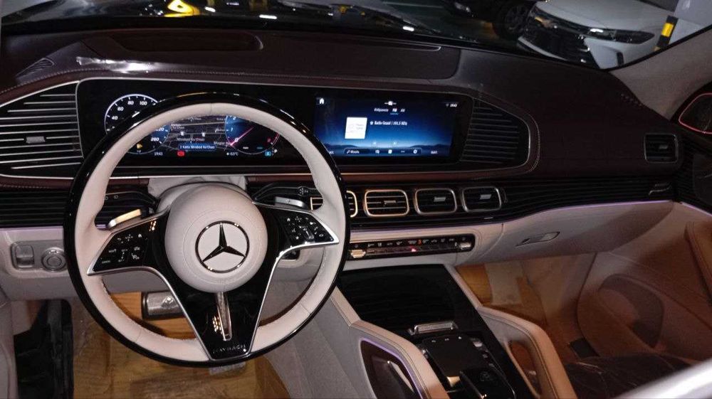Mercedes-Benz Maybach GLS 600 год 2025