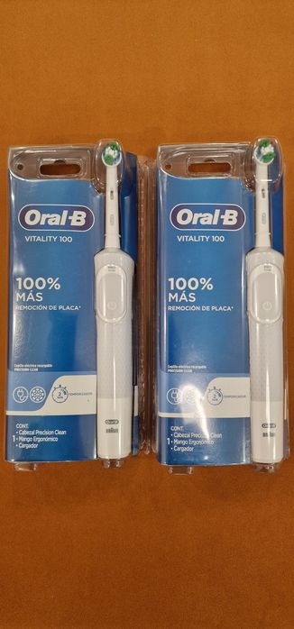 Periuta de dinti Oral B noua/sigilata