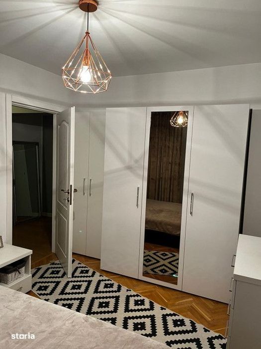 Apartament 3 camere decomandate, 2 bai, etajul 1, zona strazii Bucures