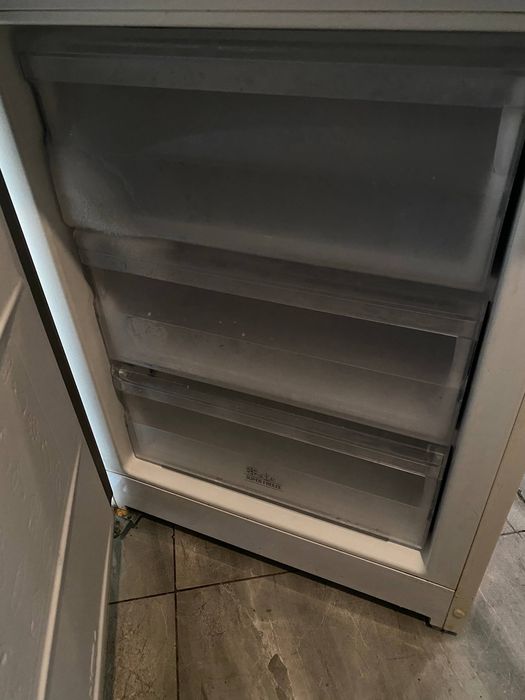 Холодильник Ariston HTR 5180M