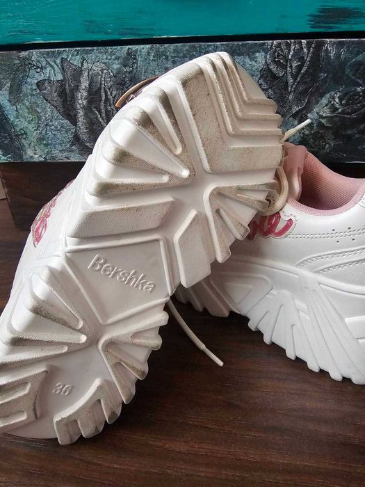 Сникърси Бершика Барби на платформа