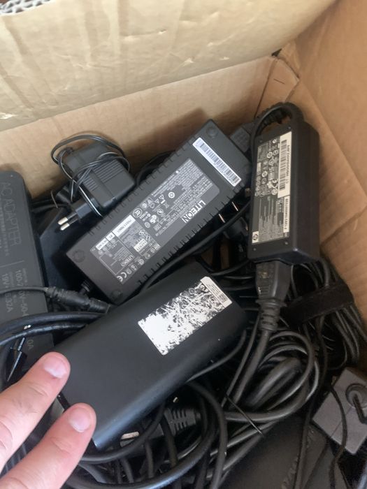 Diferite alimentatoare incarcatoare laptop 12v 18v Asus Acer HP Dell