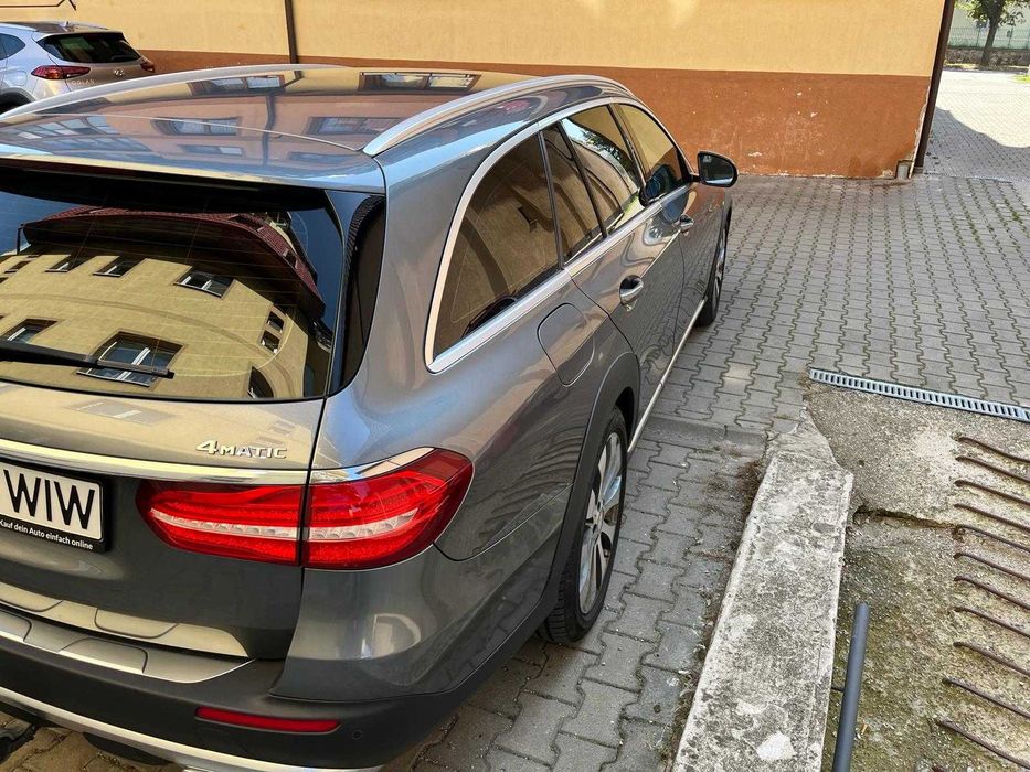 Mercedes_E220_ALL_TERRAIN 4x4-Variante Auto/ATV