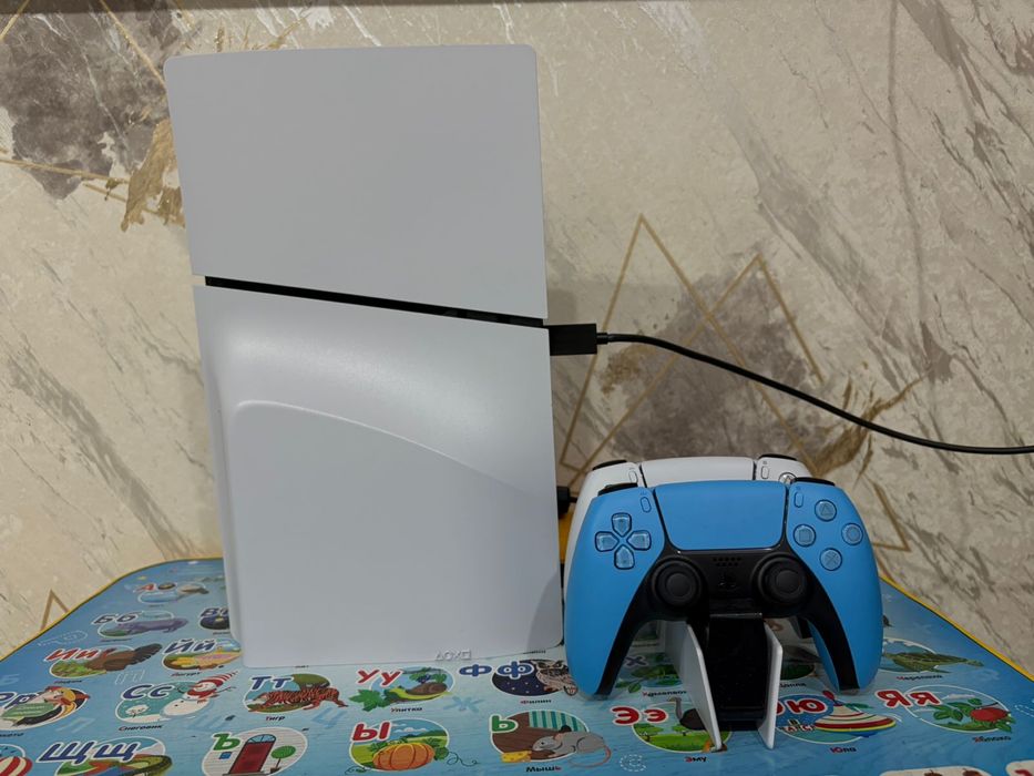 Продаю PS5 Slim 1tb