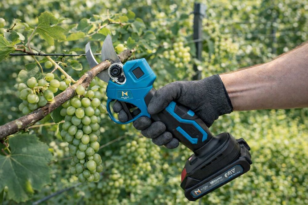 Foarfeca electrica Matrix 68V 2 acumulatori inclusi