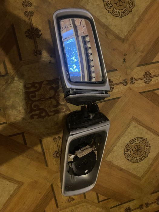 Боковое зеркало