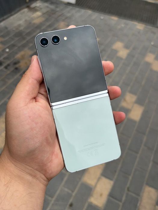 Samsung Z Flip 5 8/256гб
