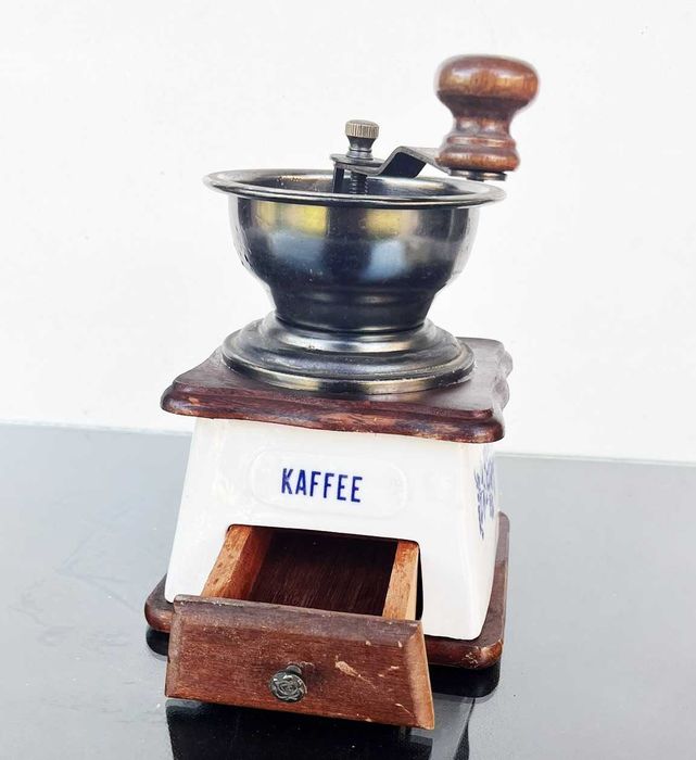 Rasnita ceramica cu aspect vintage pentru piper