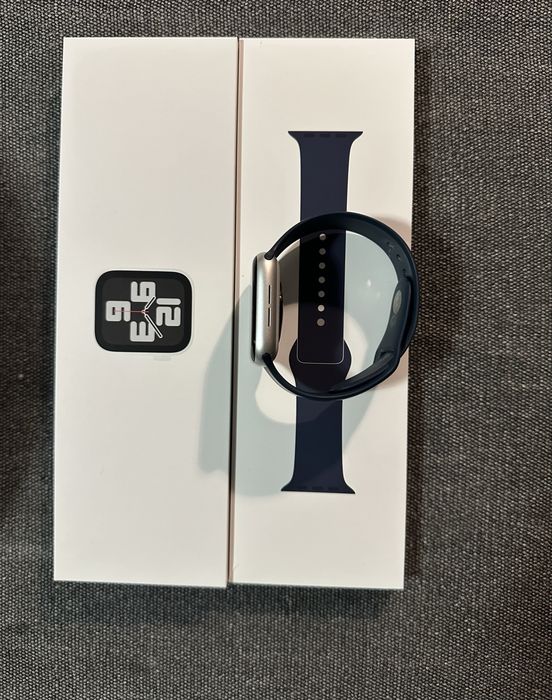 Apple Watch  SE  ( Gen 2)  44 mm  GPS  Silver