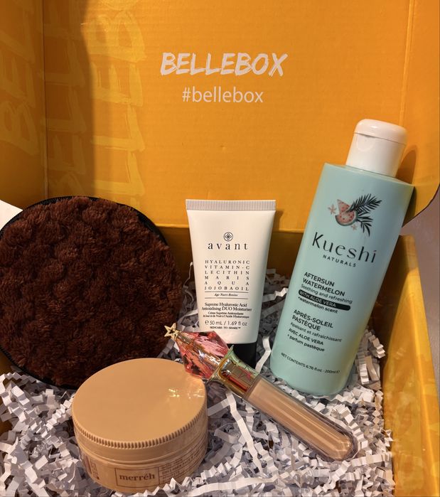 Козметика. Кутия с висококачествена козметика.