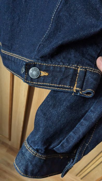 Geaca de blugi ca nouă purtata de cîteva ori este potrivită pentru cineva cu  înalțimea de 1.75 .preț 80 llei prețul este fix