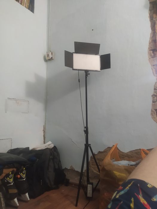 Продам Лед Лампу новую