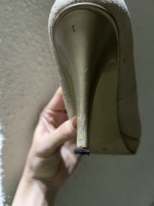 Бежови обувки на висок ток от естествена кожа